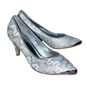 Wild Rose Pointed Toe Silver Lace Kitten Heel Pumps Size 8.5 Womens Closed Toe S
